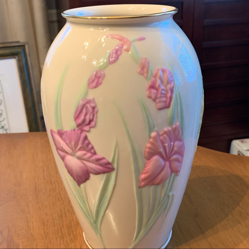Hand Painted Floral Spring Vase - Picture 2 of 7